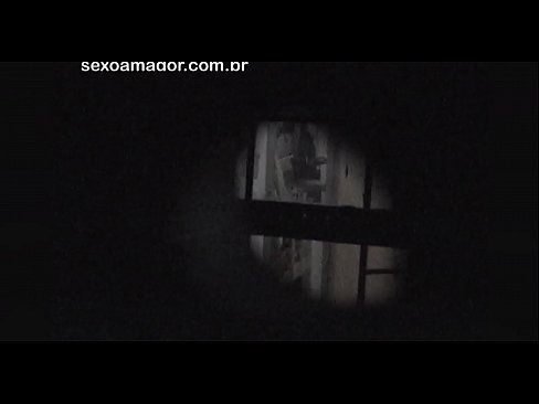 ❤️ Sarışın, içi boş tuğlaların arkasına gizlenmiş bir mahalle röntgencisi tarafından gizlice videoya alınır ❌ Porno fb bizde ❤